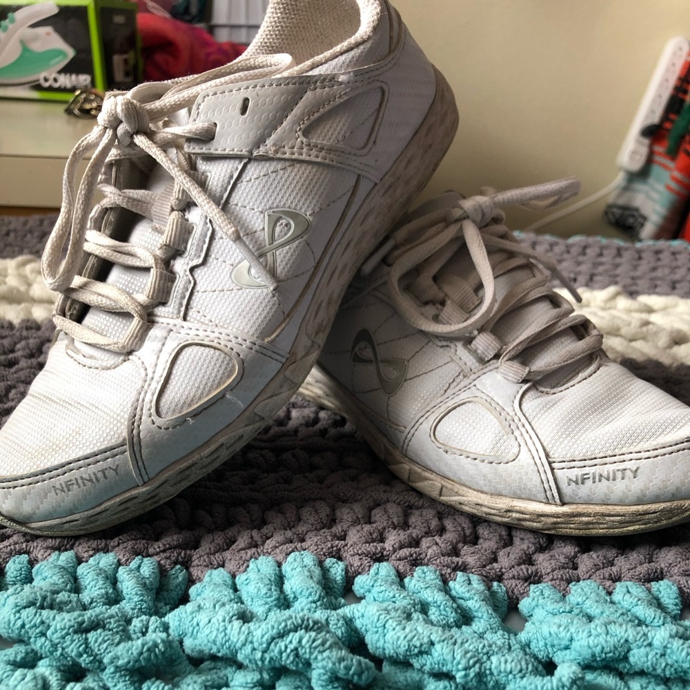 Cheer shoes